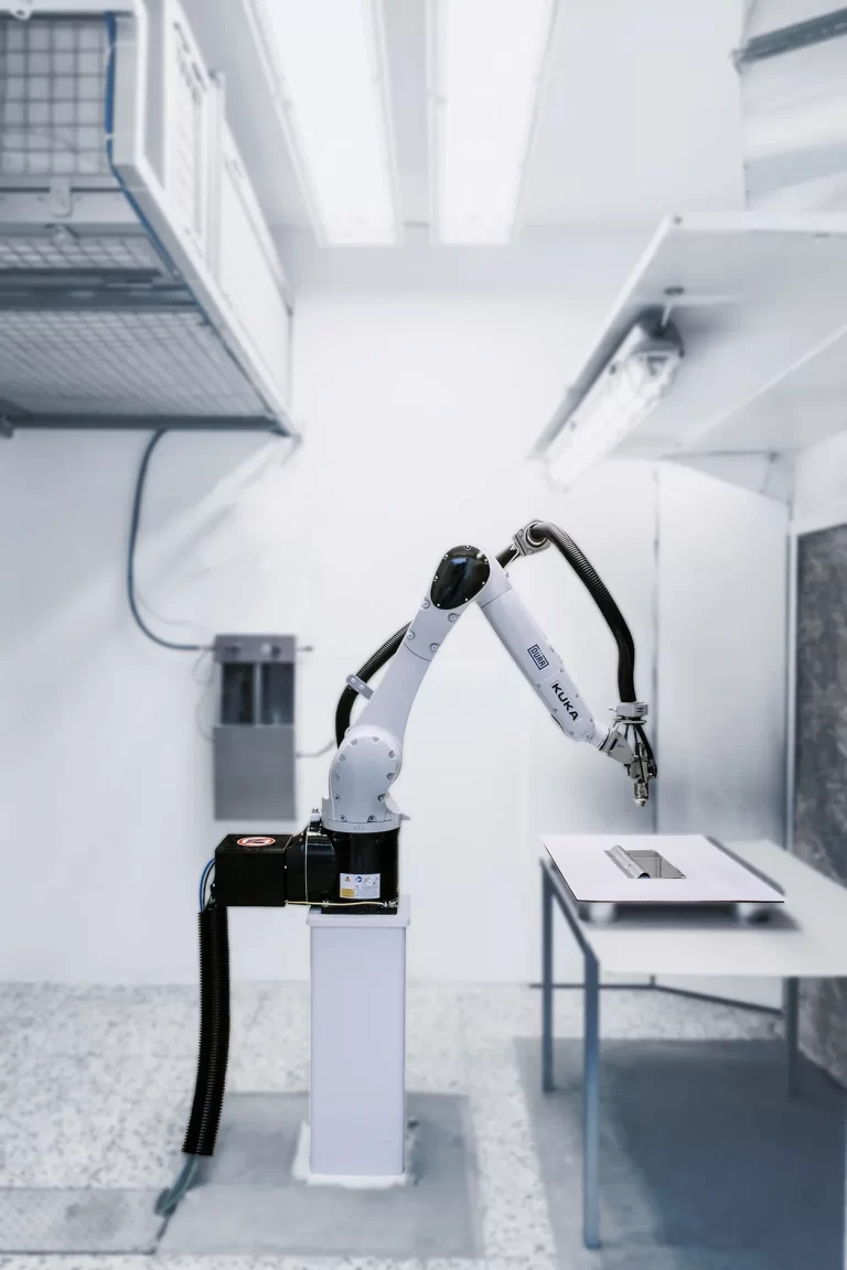 duerr-ecorp10r1100-warneckeandboehm copy Smart varnishing with robotics and AI in application engineering for SMEs
